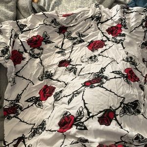 White skull and flower shirt, size M, rue 21